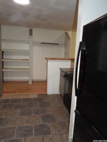 333 Rainbow Drive, Lakehills, TX 78063