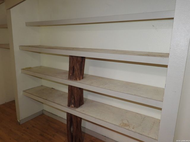 333 Rainbow Drive, Lakehills, TX 78063