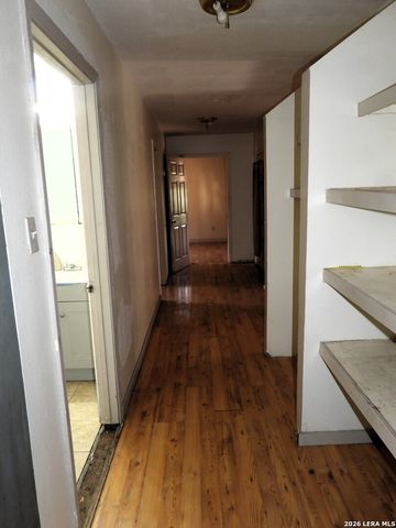 333 Rainbow Drive, Lakehills, TX 78063