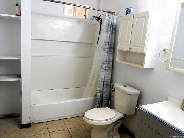 333 Rainbow Drive, Lakehills, TX 78063