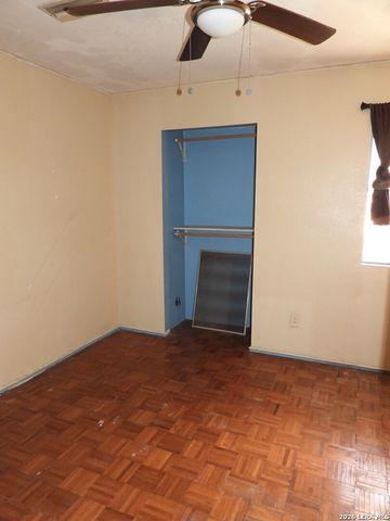 333 Rainbow Drive, Lakehills, TX 78063