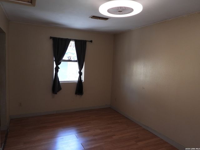 333 Rainbow Drive, Lakehills, TX 78063