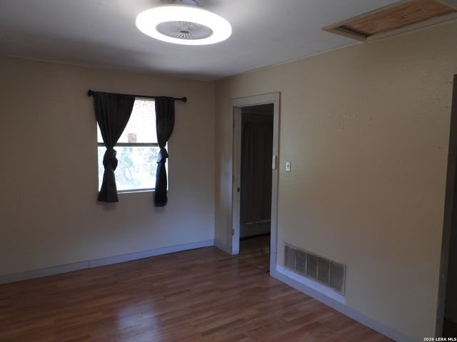 333 Rainbow Drive, Lakehills, TX 78063