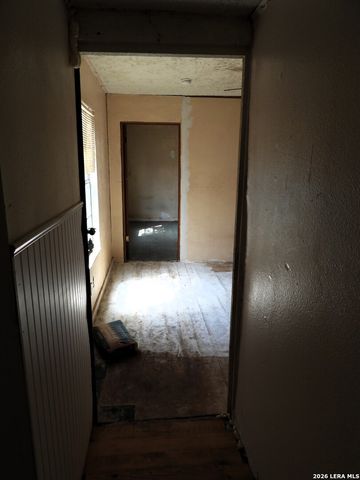 333 Rainbow Drive, Lakehills, TX 78063