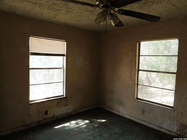 333 Rainbow Drive, Lakehills, TX 78063