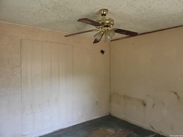 333 Rainbow Drive, Lakehills, TX 78063