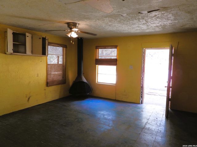 333 Rainbow Drive, Lakehills, TX 78063