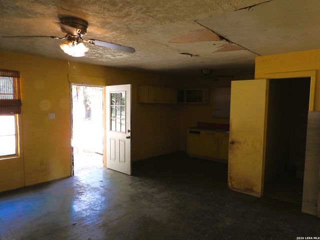 333 Rainbow Drive, Lakehills, TX 78063