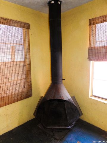 333 Rainbow Drive, Lakehills, TX 78063