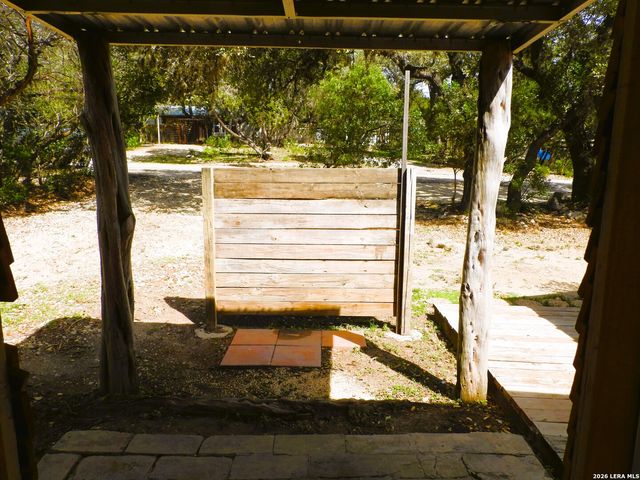 333 Rainbow Drive, Lakehills, TX 78063