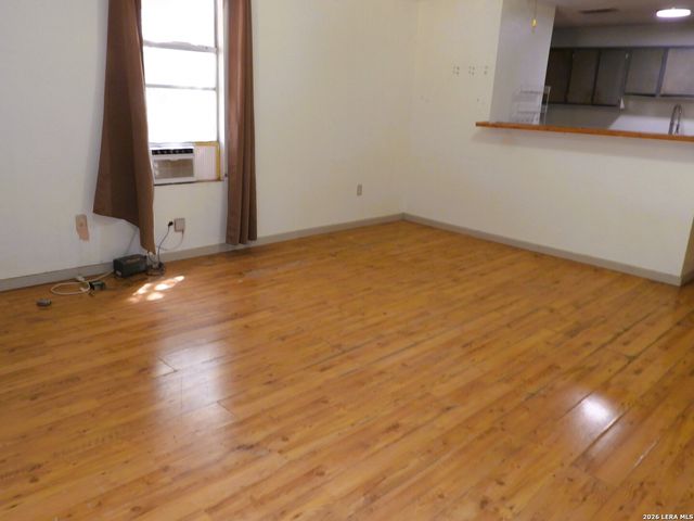 333 Rainbow Drive, Lakehills, TX 78063