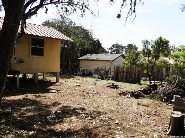333 Rainbow Drive, Lakehills, TX 78063