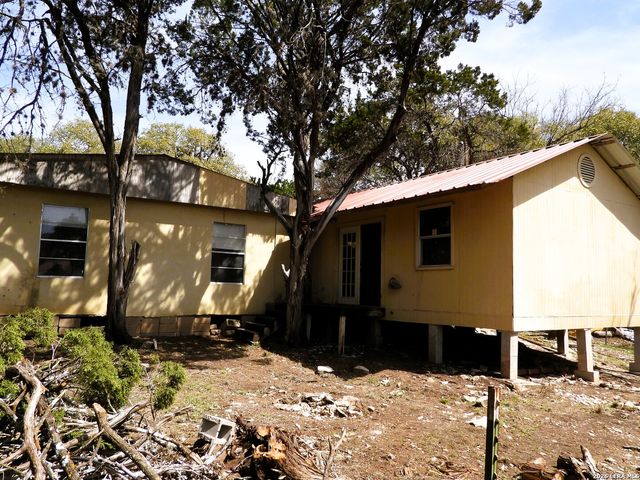 333 Rainbow Drive, Lakehills, TX 78063