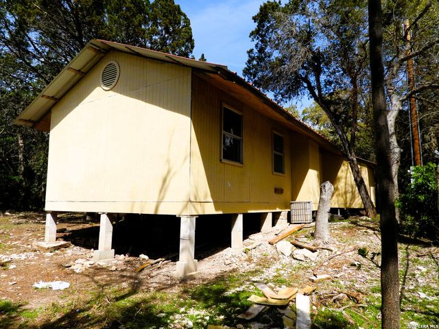 333 Rainbow Drive, Lakehills, TX 78063