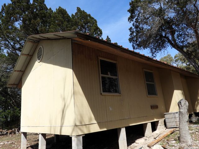 333 Rainbow Drive, Lakehills, TX 78063