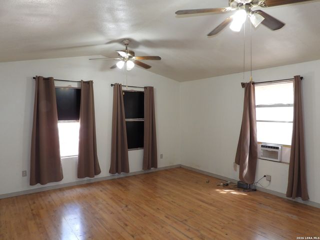 333 Rainbow Drive, Lakehills, TX 78063