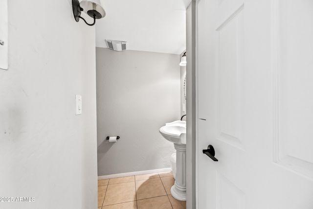 4630 N 68TH Street 242, Scottsdale, AZ 85251