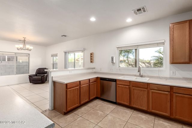 6424 S Bright Sun Avenue, Tucson, AZ 85706