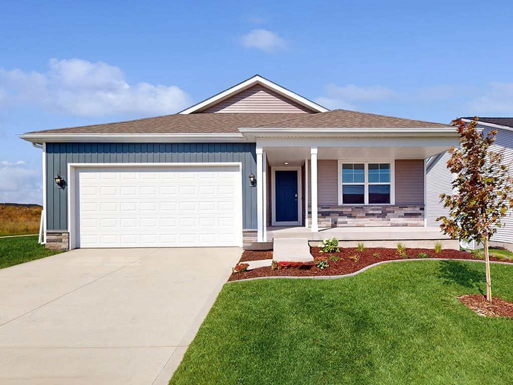 925 8th Street NW, Bondurant, IA 50035