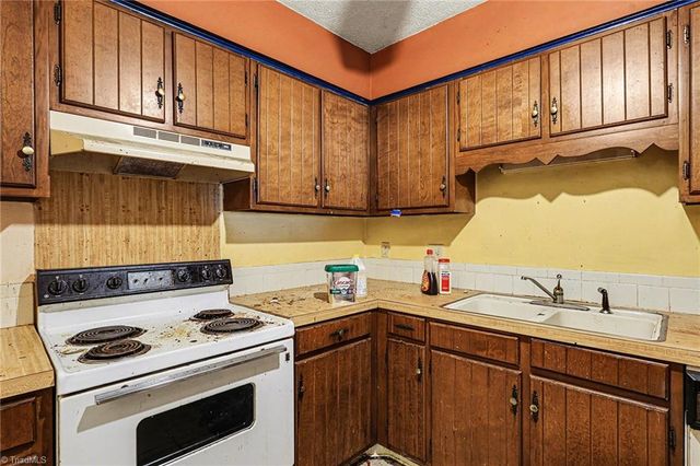 902 S Ridge Court 125, Winston-salem, NC 27107