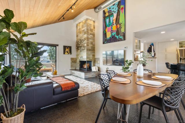 2709 Unicornio Street, Carlsbad, CA 92009