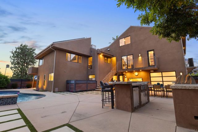2709 Unicornio Street, Carlsbad, CA 92009