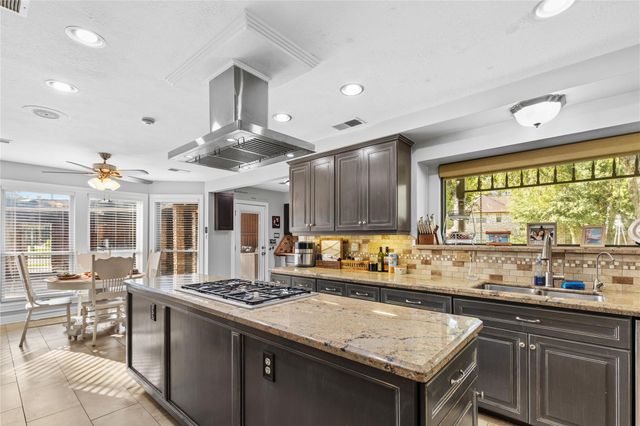 600 Nottingham Lane, Dickinson, TX 77539