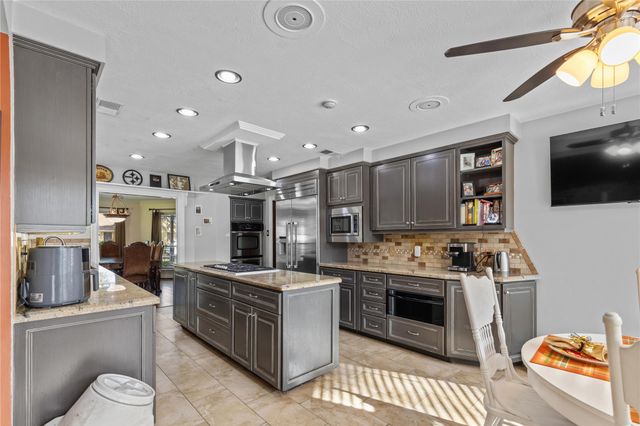 600 Nottingham Lane, Dickinson, TX 77539