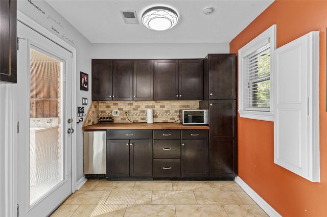 600 Nottingham Lane, Dickinson, TX 77539
