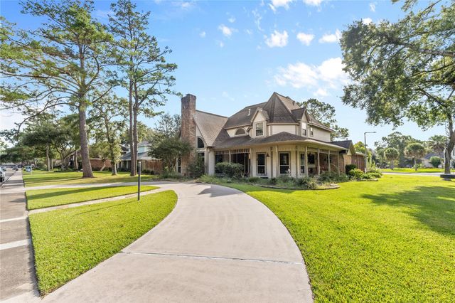 600 Nottingham Lane, Dickinson, TX 77539