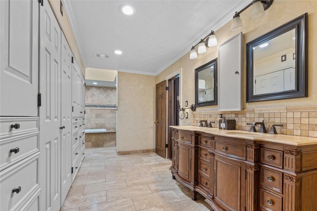 600 Nottingham Lane, Dickinson, TX 77539
