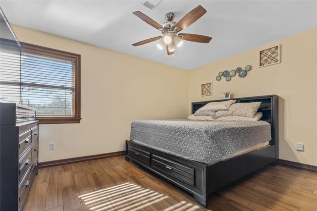 600 Nottingham Lane, Dickinson, TX 77539