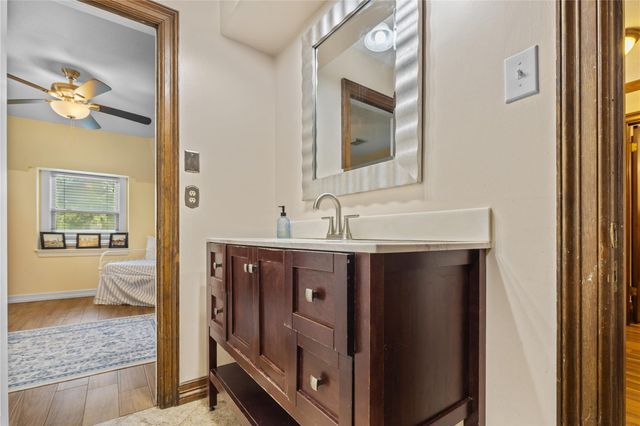 600 Nottingham Lane, Dickinson, TX 77539