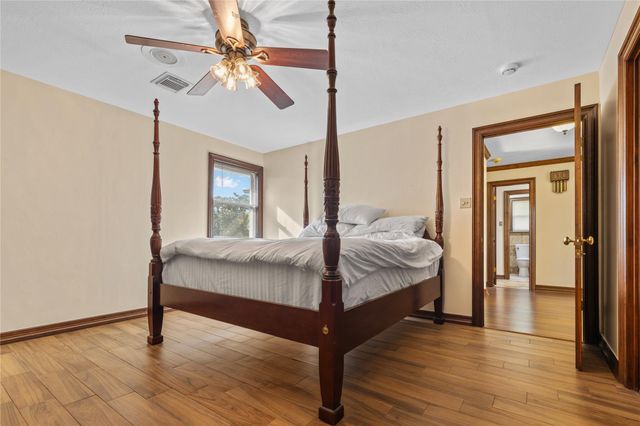600 Nottingham Lane, Dickinson, TX 77539