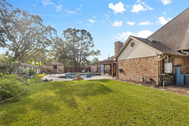 600 Nottingham Lane, Dickinson, TX 77539