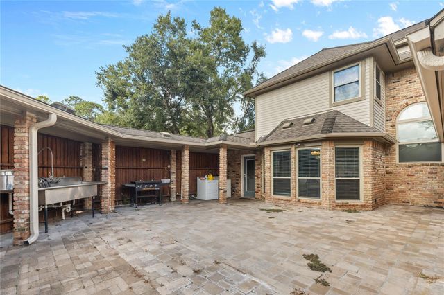 600 Nottingham Lane, Dickinson, TX 77539