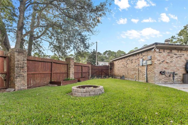 600 Nottingham Lane, Dickinson, TX 77539