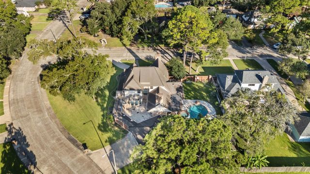 600 Nottingham Lane, Dickinson, TX 77539