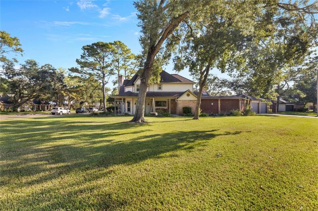 600 Nottingham Lane, Dickinson, TX 77539