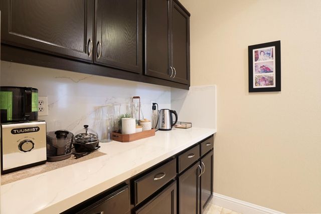 10722 Wishon Dr, Stockton, CA 95219