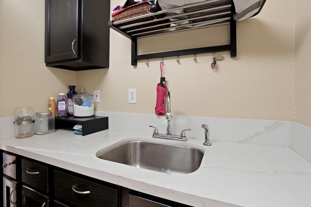 10722 Wishon Dr, Stockton, CA 95219