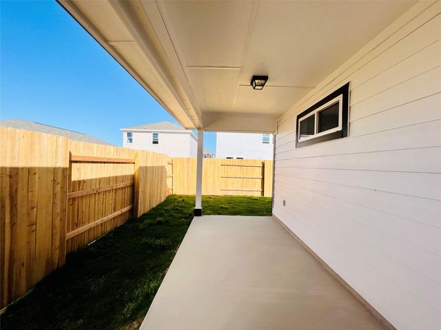 170 Living Reef DR, Maxwell, TX 78656