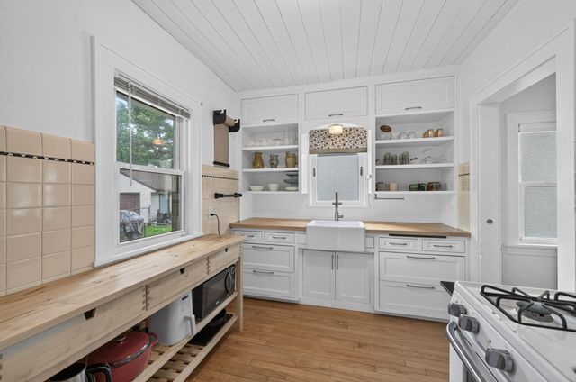 2555 Mckinley Street NE, Minneapolis, MN 55418