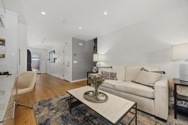 27 E E Street, Encinitas, CA 92024