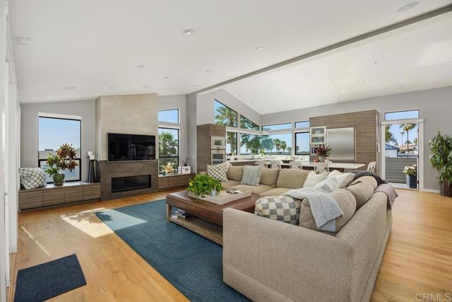 27 E E Street, Encinitas, CA 92024