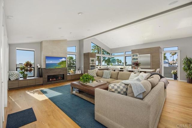 27 E E Street, Encinitas, CA 92024