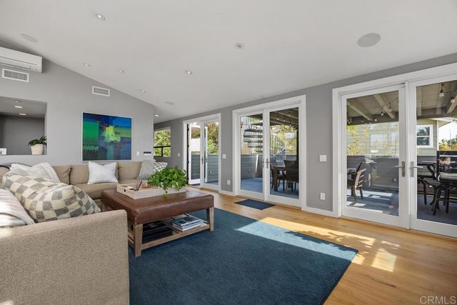 27 E E Street, Encinitas, CA 92024