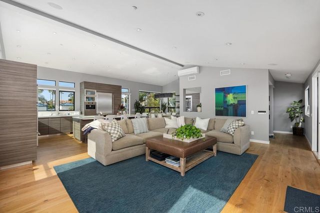 27 E E Street, Encinitas, CA 92024