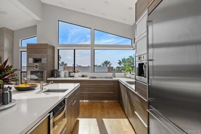 27 E E Street, Encinitas, CA 92024