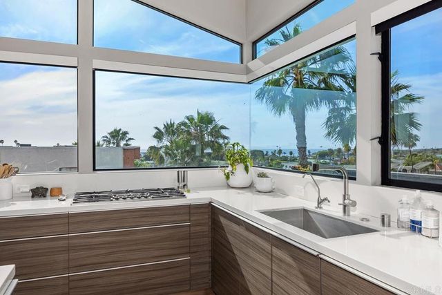 27 E E Street, Encinitas, CA 92024